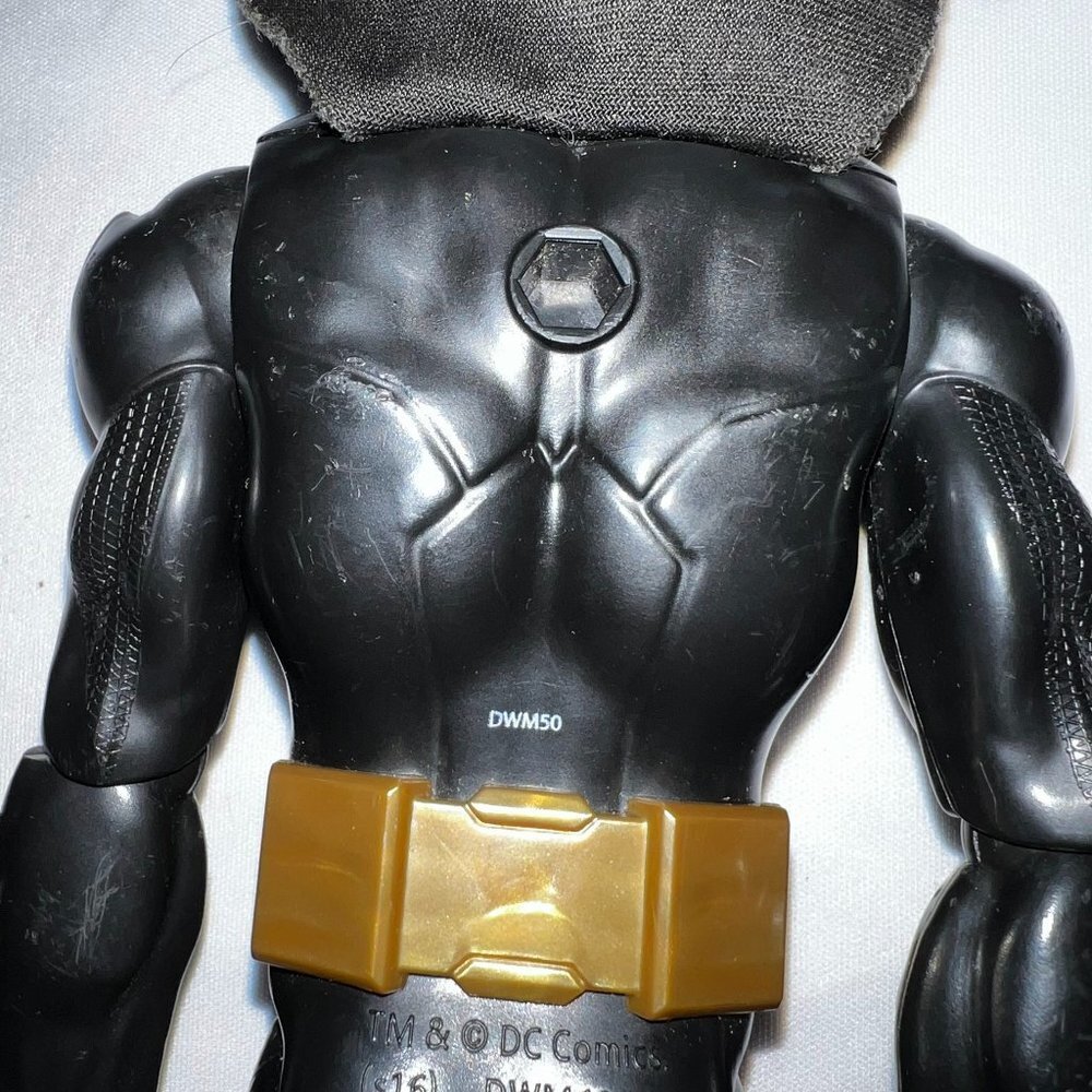 Mattel DC Comics 12" Inch Batman Action Figure Black Gold Belt - Picture 5 of 9